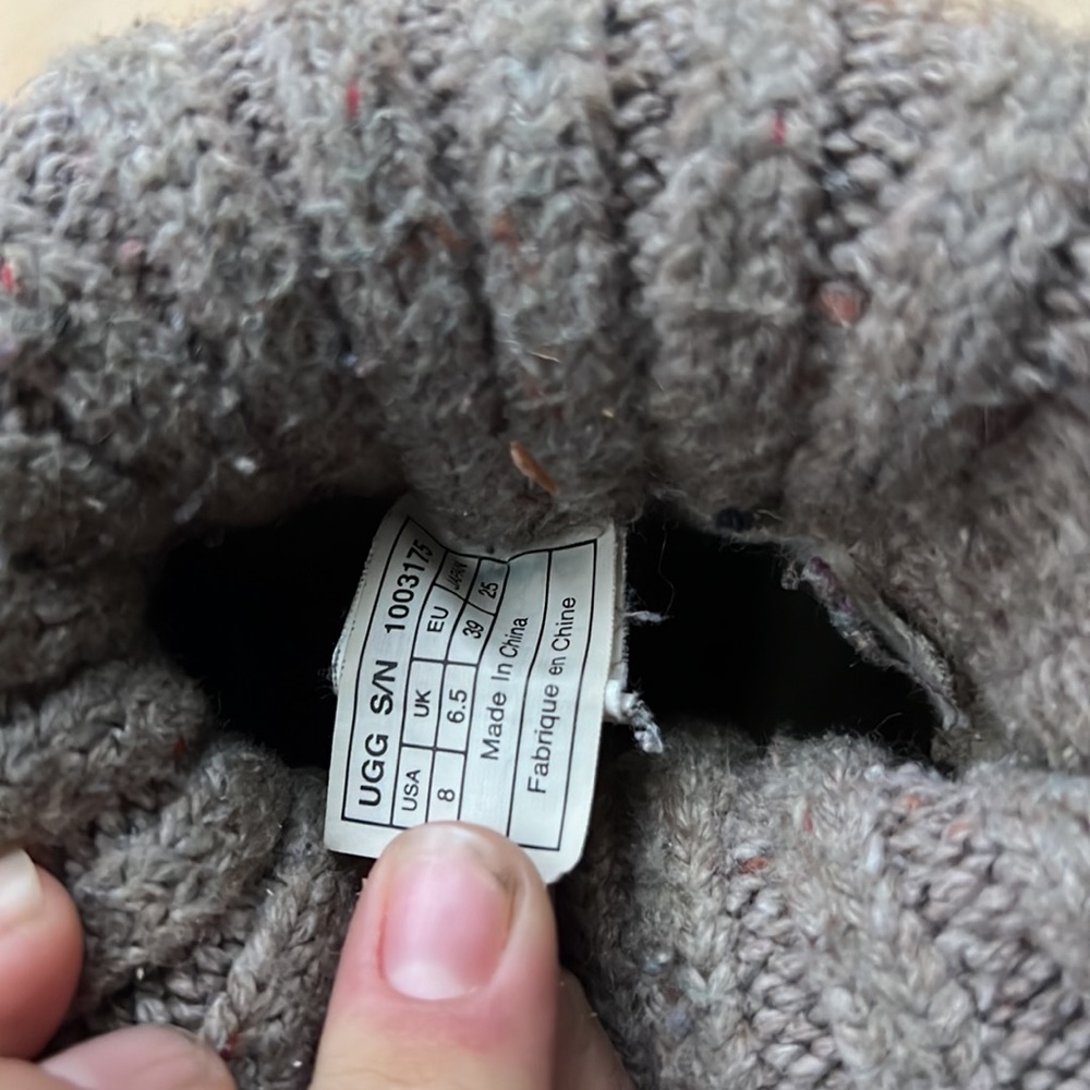 Woman’s Uggs - Picture 6 of 6